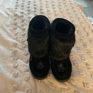 SoftMoc black mukluks / moccasins soft moc